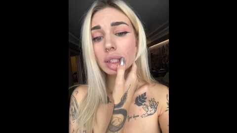Media: charming_ritta Stripchat 2023-10-14 05:31:00