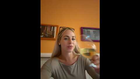 Media: streetdoll Stripchat 2023-10-14 15:00:00