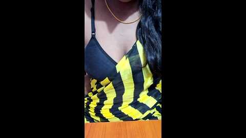 Media: tamil_moni43 Stripchat 2023-10-14 16:48:00