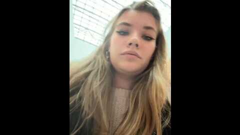 Media: holy_tereza Stripchat 2023-10-15 08:32:00