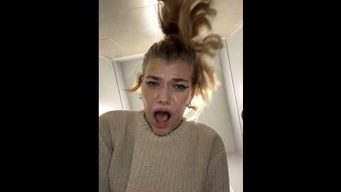 Media: holy_tereza Stripchat 2023-10-15 15:46:00