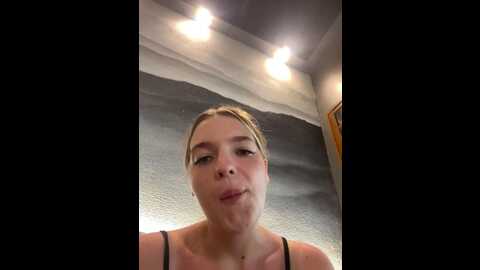 Media: legally_blonde Stripchat 2023-10-15 09:56:00