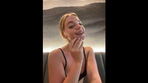 Media: legally_blonde Stripchat 2023-10-15 10:43:00