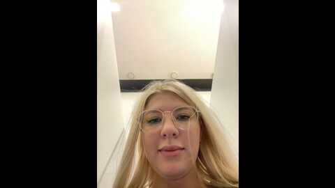 Media: newlale Stripchat 2023-10-15 08:01:00