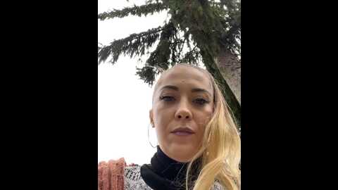 Media: risky_girl23 Stripchat 2023-10-15 11:32:00