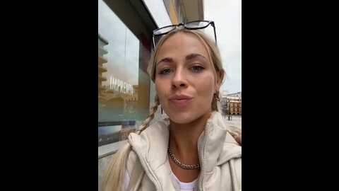 Media: streetdoll Stripchat 2023-10-15 09:44:00