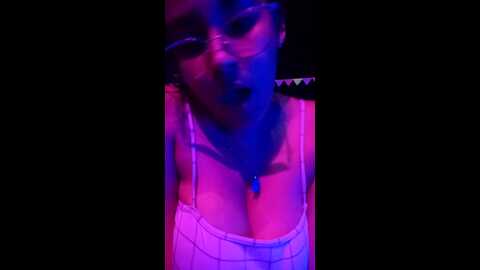 Media: sweetsin2 Stripchat 2023-10-15 00:11:00