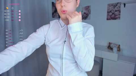 Media: bonnieperry Stripchat 2023-10-16 13:43:00