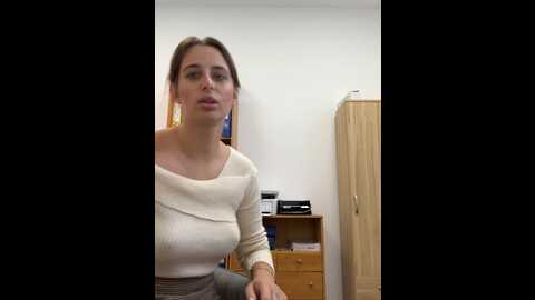 Media: hii_lolla Stripchat 2023-10-17 06:40:00