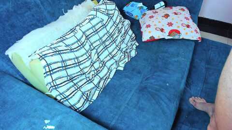 Media: play_sex18 Stripchat 2023-10-17 18:05:00