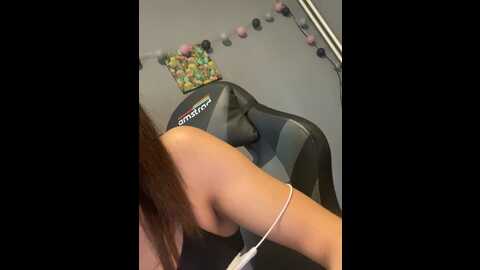 Media: sarahqueen001 Stripchat 2023-10-17 15:35:00