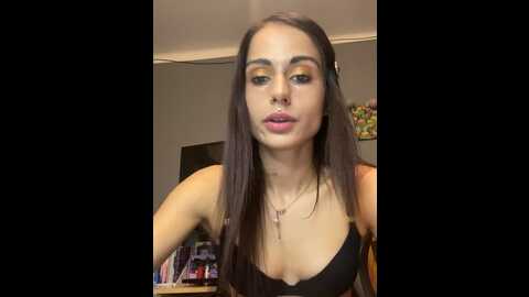 Media: sarahqueen001 Stripchat 2023-10-17 16:45:00