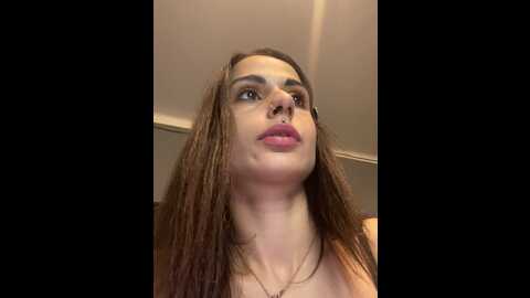 Media: sarahqueen001 Stripchat 2023-10-17 17:00:00