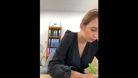 Media: hii_lolla Stripchat 2023-10-18 07:00:00