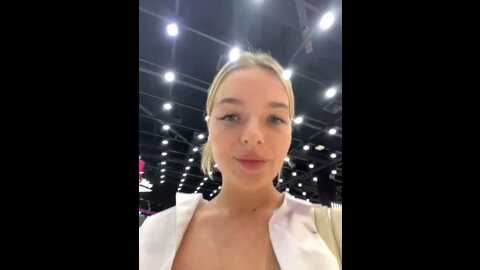 Media: legally_blonde Stripchat 2023-10-18 11:34:00