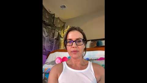 Media: maiseknox Stripchat 2023-10-18 00:23:00
