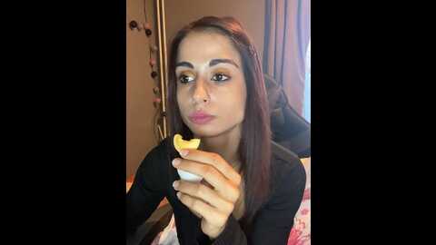 Media: sarahqueen001 Stripchat 2023-10-18 15:48:00