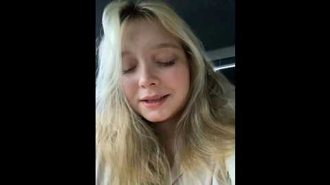 Media: sofiaadams Stripchat 2023-10-18 14:12:00