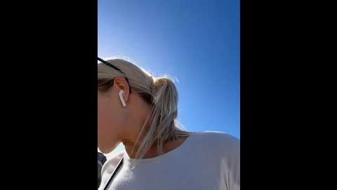 Media: streetdoll Stripchat 2023-10-18 09:40:00