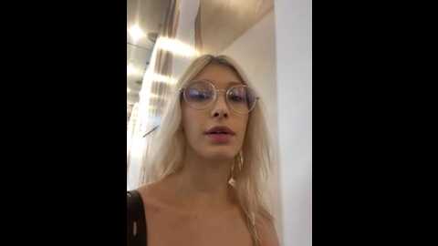 Media: twinky_chiks Stripchat 2023-10-18 16:36:00