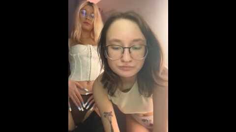 Media: twinky_chiks Stripchat 2023-10-18 17:18:00