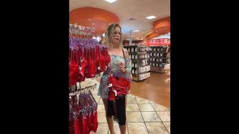 Media: chloewright Stripchat 2023-10-19 00:00:00