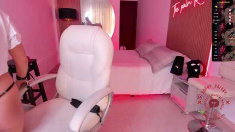 Media: sophy_valery Stripchat 2023-10-19 17:29:00