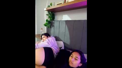 Media: sweet_latinas Stripchat 2023-10-19 00:48:00