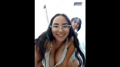 Media: sweetsin2 Stripchat 2023-10-19 21:29:00