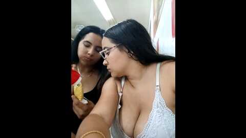 Media: sweetsin2 Stripchat 2023-10-19 22:46:00