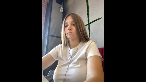 Media: wow_dream Stripchat 2023-10-19 12:13:00