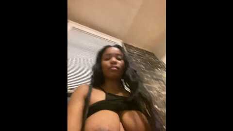 Media: charmingprincesses Stripchat 2023-10-20 02:28:00