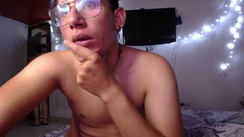 Media: ethan_chloeee Stripchat 2023-10-21 09:15:00