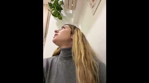 Media: mariid Stripchat 2023-10-21 08:49:00