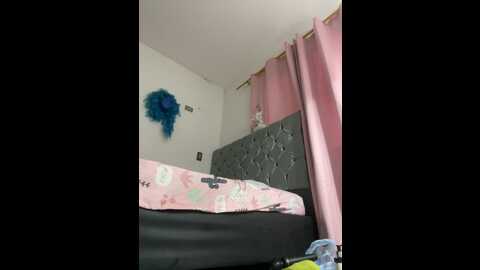 Media: emiss_ Stripchat 2023-10-22 22:02:00