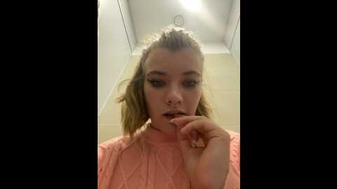 Media: holy_tereza Stripchat 2023-10-22 16:26:00