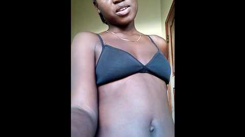 Media: holygrail001 Stripchat 2023-10-22 14:12:00