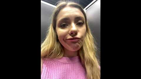 Media: mariid Stripchat 2023-10-22 09:42:00