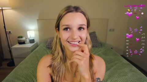 Media: emma_sunshine_ Stripchat 2023-10-23 04:37:00