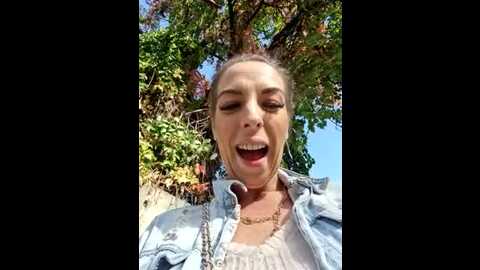 Media: almmaxxxx Stripchat 2023-10-24 07:52:00