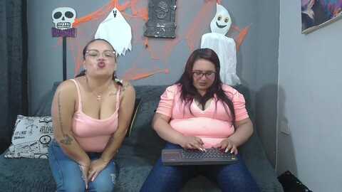 Media: lesb_milf Stripchat 2023-10-24 21:12:00