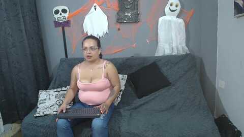 Media: lesb_milf Stripchat 2023-10-24 22:41:00