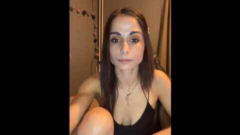 Media: sarahqueen001 Stripchat 2023-10-24 21:34:00
