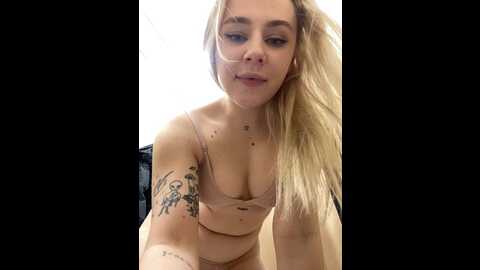 blueberry_eyess @ stripchat on 20231025