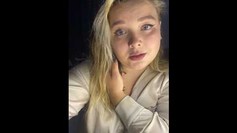 Media: sofiaadams Stripchat 2023-10-25 17:04:00