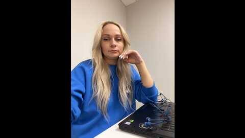 Media: bondgirl_013 Stripchat 2023-10-26 12:48:00