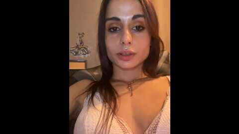 Media: sarahqueen001 Stripchat 2023-10-26 03:58:00
