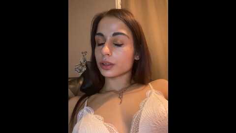 Media: sarahqueen001 Stripchat 2023-10-26 04:32:00