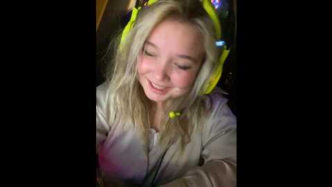 Media: sofiaadams Stripchat 2023-10-26 09:44:00