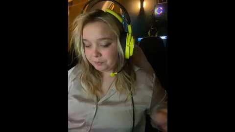 Media: sofiaadams Stripchat 2023-10-26 11:04:00